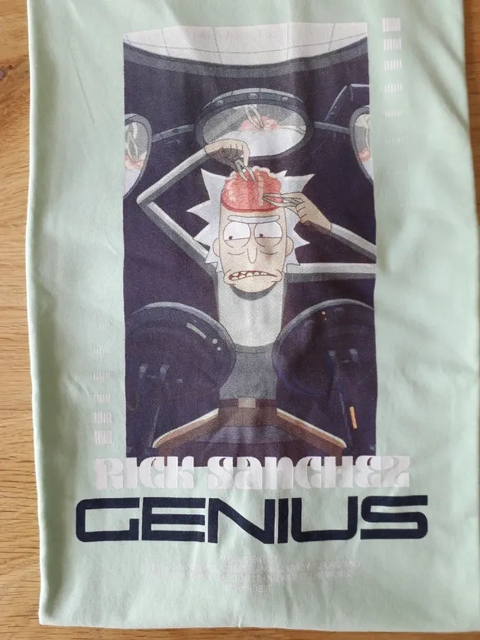 Tshirt manches courtes "rock and morty" - photo numéro 4