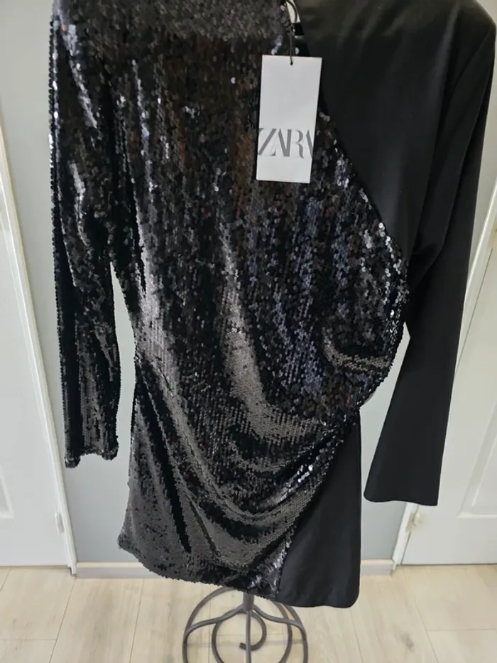 Robe noire sequins Zara - photo numéro 5