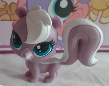 Figurine Littlest Pet Shop Moufette mauve et blanche