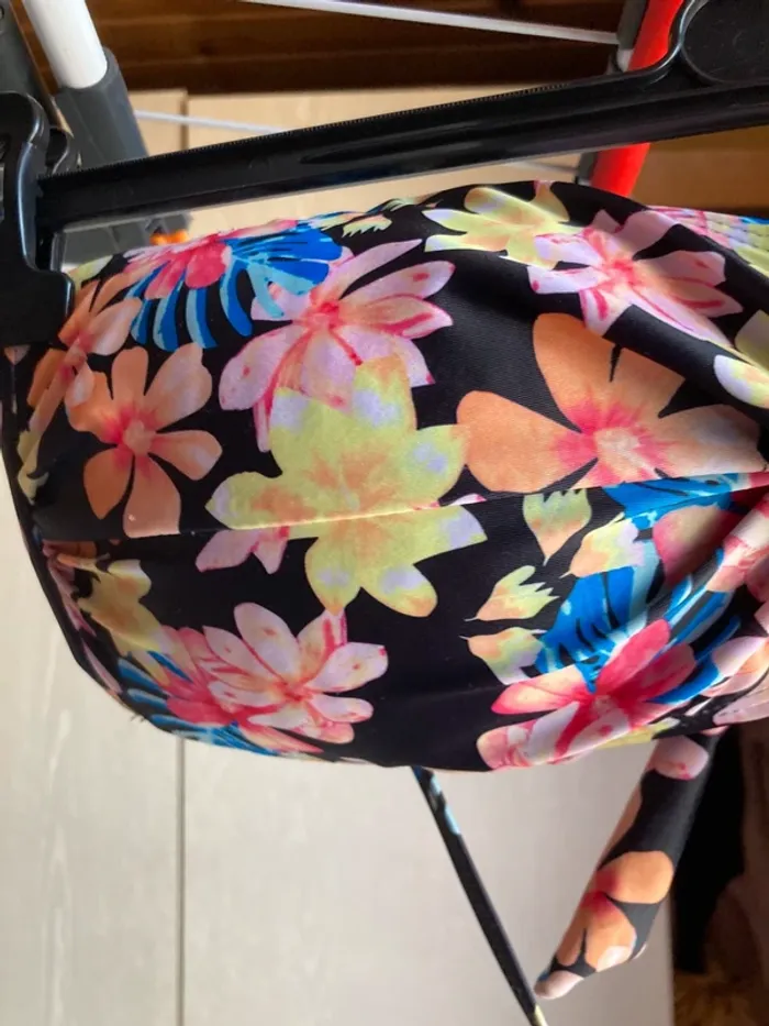 Superbe ensemble bikini noir fleurs exotiques jamais porté marque Tropical Beach - photo numéro 4