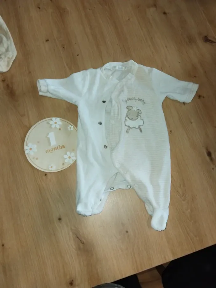 5 pyjamas  velours 1 mois - photo numéro 8