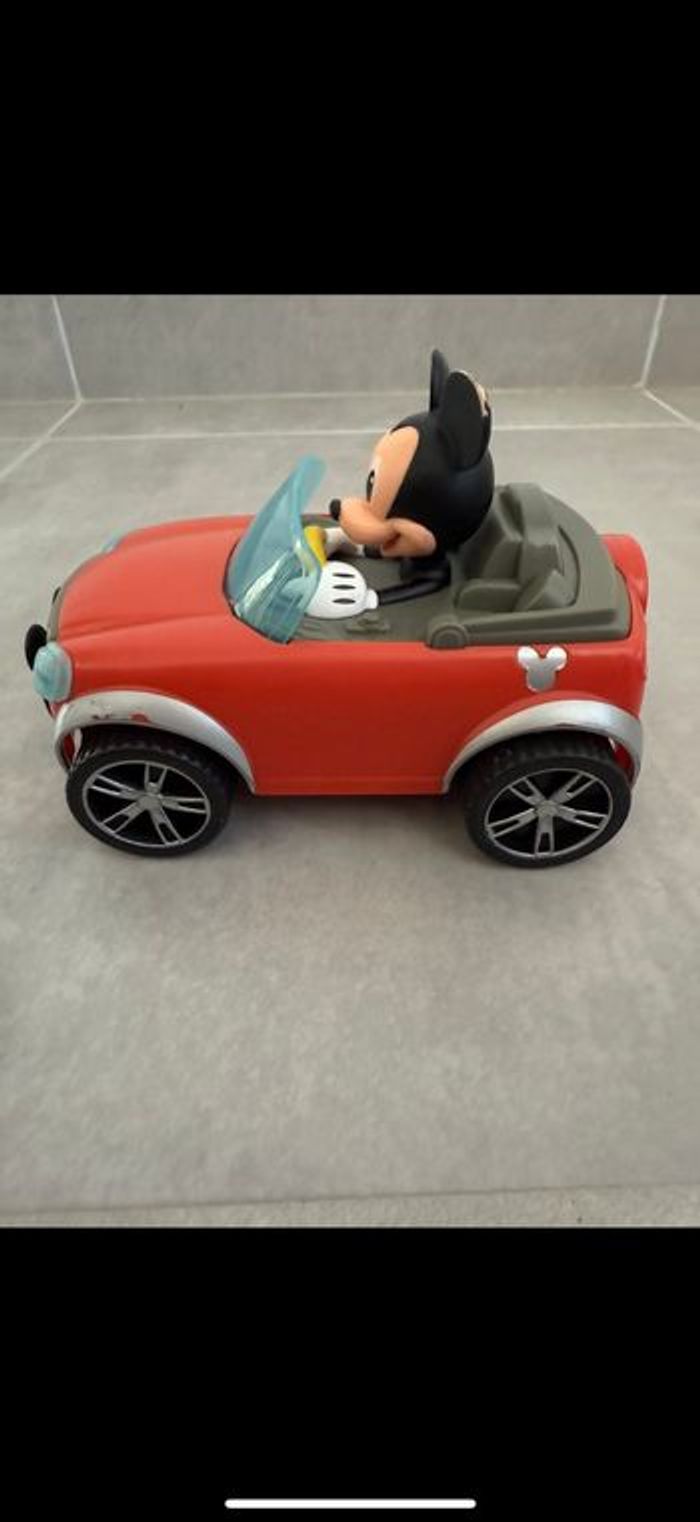 Voiture avec Mickey - photo numéro 7