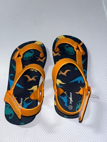 Sandales dinosaures neuves