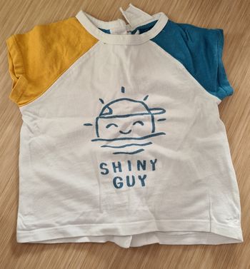 Tee shirt avec ouverture derrière