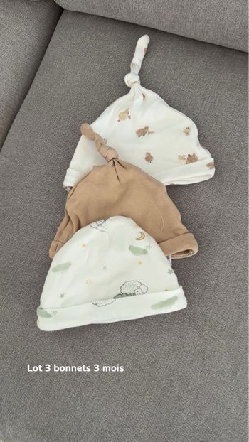 Lot de bonnets (naissance et 3 mois)