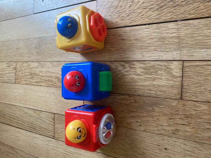 cubes à empiler, à manipuler