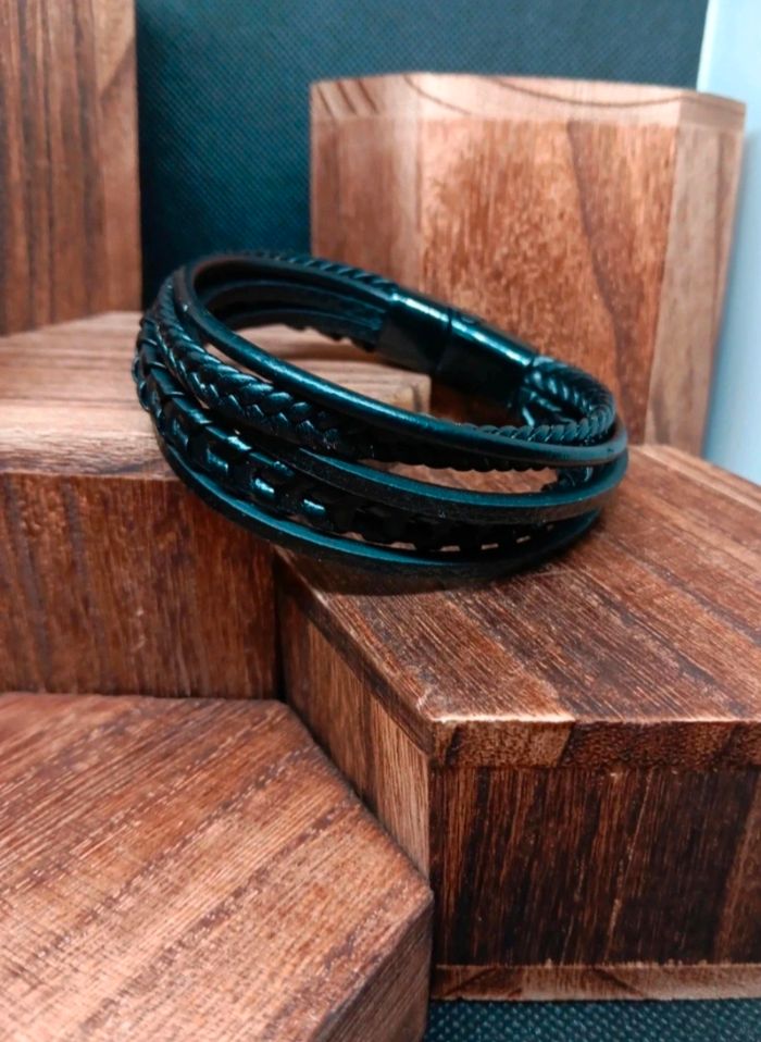 Bracelet tressé en cuir– 21 cm – Fermoir magnétique – Style bohème, rock & vintage – Mixte
- photo numéro 2