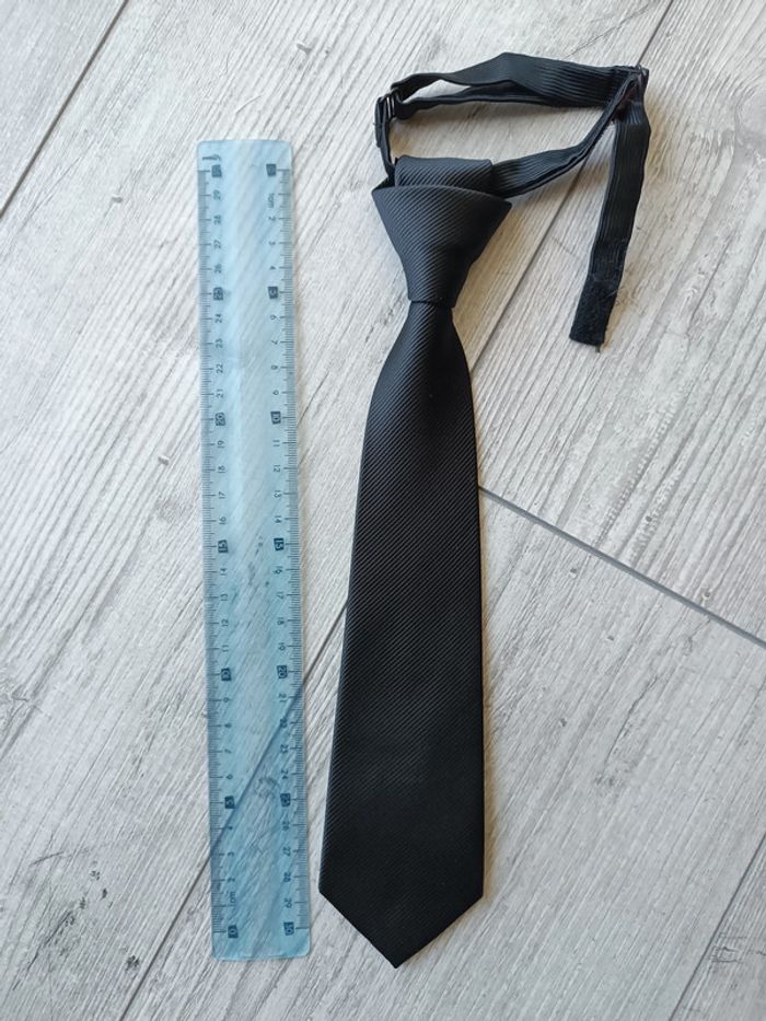 Cravate noire - photo numéro 2