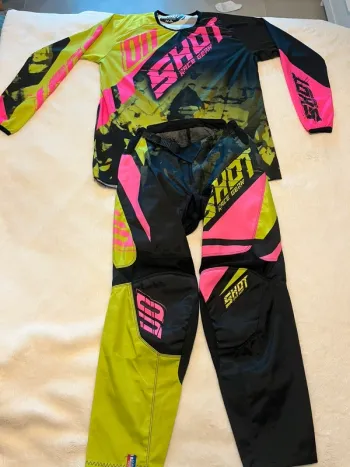 Tenue motocross / VTT descente SHOT Race Gear – pantalon T28 & maillot S/M – très bon état