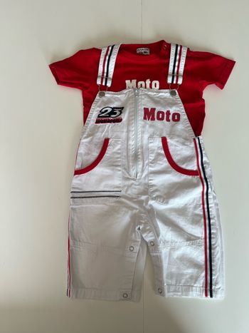 Ensemble t-shirt rouge et salopette Moto 23m