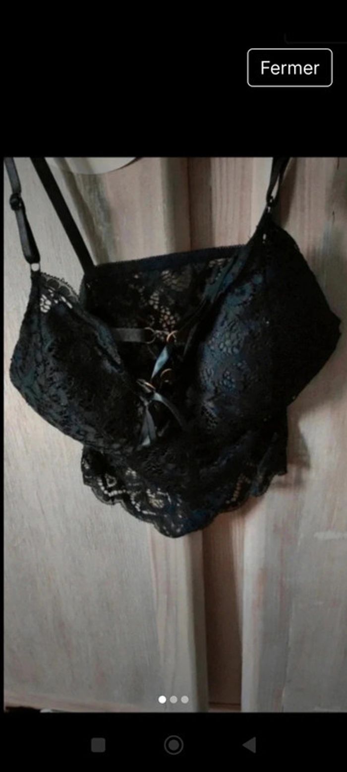 Croc top dentelle noire