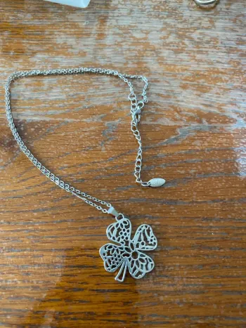 Collier trèfle