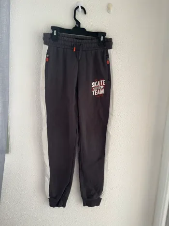 Jogging Primark taille 11-12 ans💫