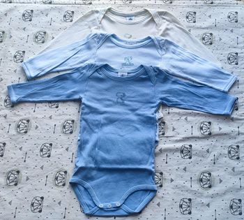 Lot de bodies ML taille 6 mois