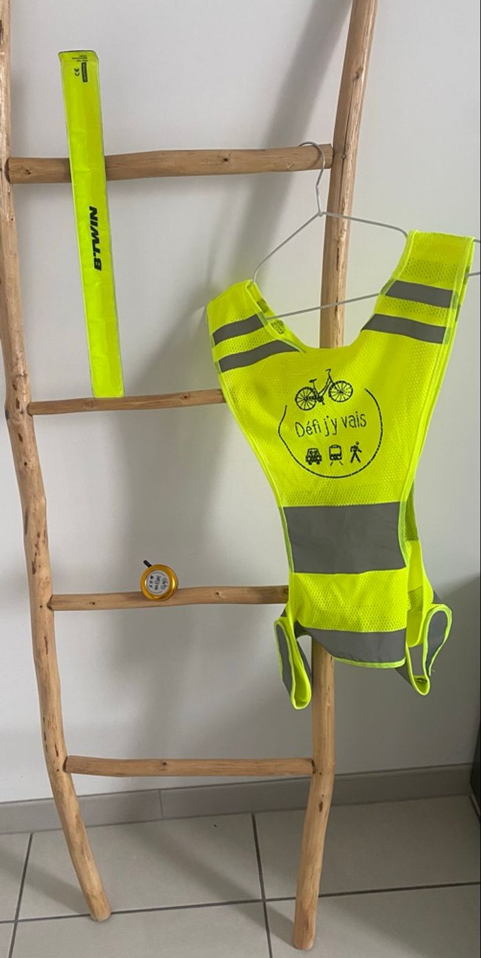 Lot de gilet et brassard fluorescent avec sonnette