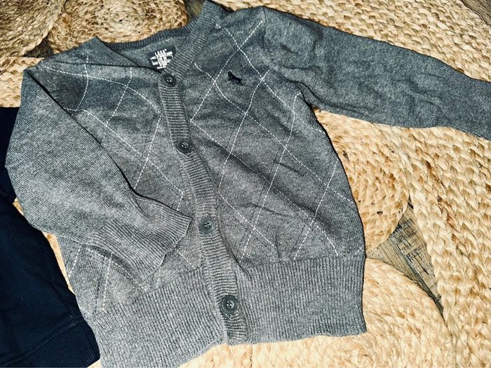 Lot gilet • 18M - photo numéro 3