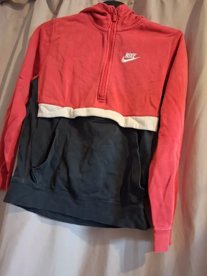 Pull Nike taille 12 ans
