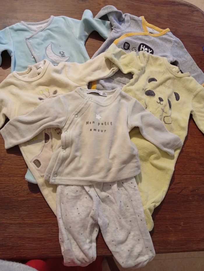 Lot de 5 pyjamas taille 3 mois