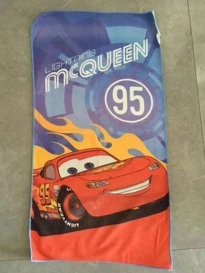 Drap de bain serviette enfant Cars parfait état - photo numéro 2