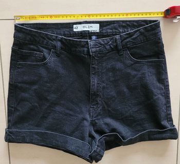 Short noir Kiabi slim t42