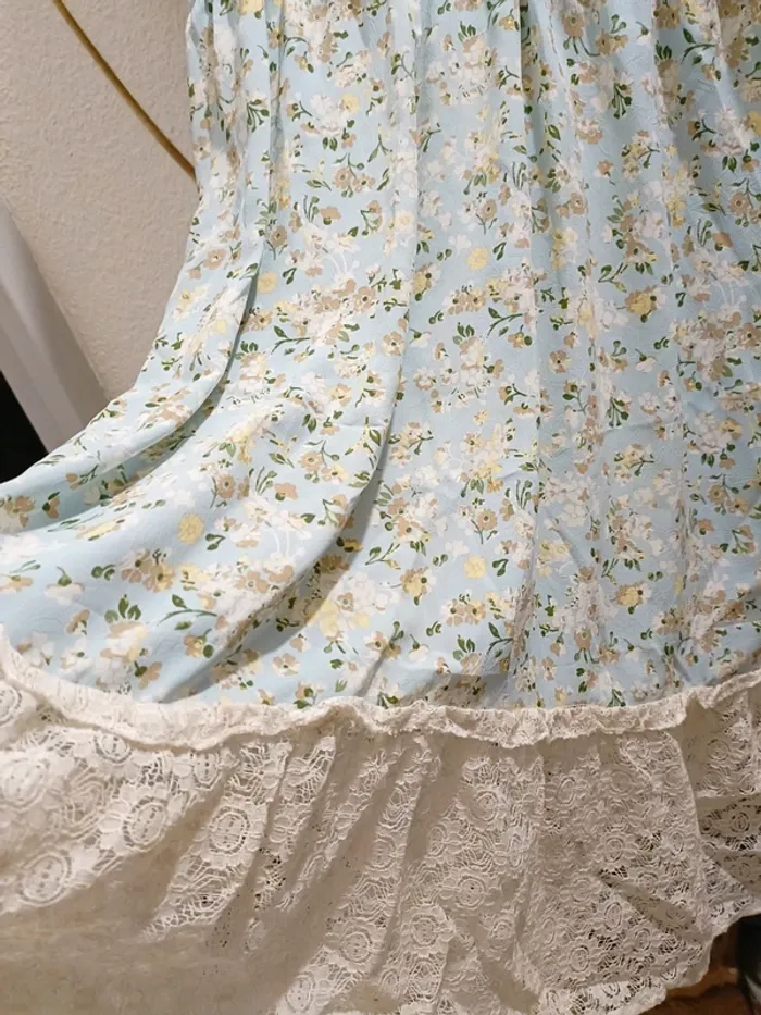Robe bleu dété a dentelles - photo numéro 4