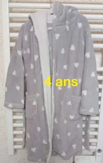 Peignoir / Robe de chambre grise motif coeur blanc avec capuche U Essentiel Taille 4 ans