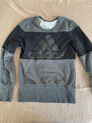Sweat-shirt gris et noir adidas taille S