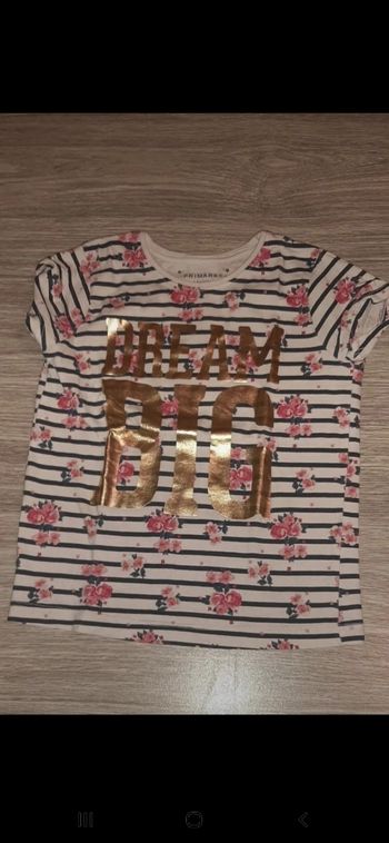 a vendre t shirt.taille 4/5ans