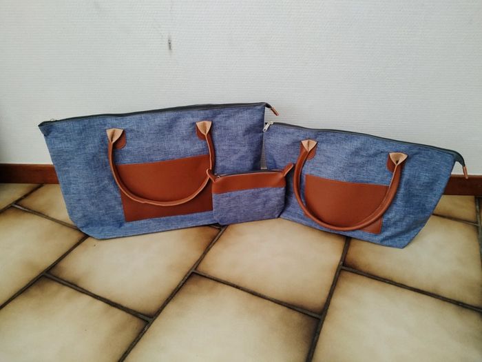 Lot de 2 sacs de voyage avec trousse de toilette neuf