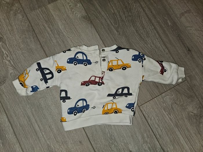 Lot Vêtement pull body pyjama 9 mois - photo numéro 2