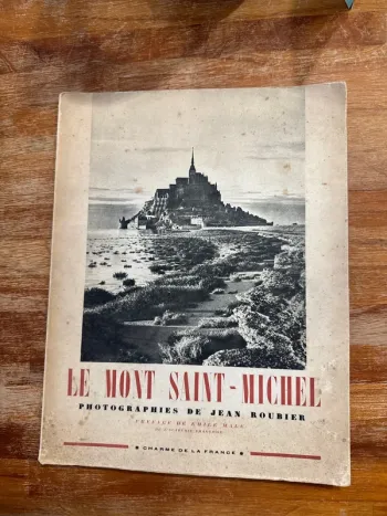 Livre le Mont-Saint-Michel, photographie de Jean Roubier