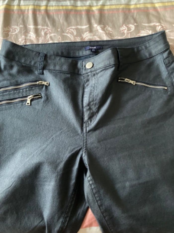 Pantalon bleu effet brillant