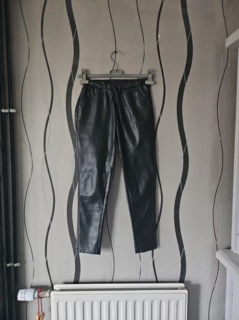 Joli pantalon simili cuir fille
