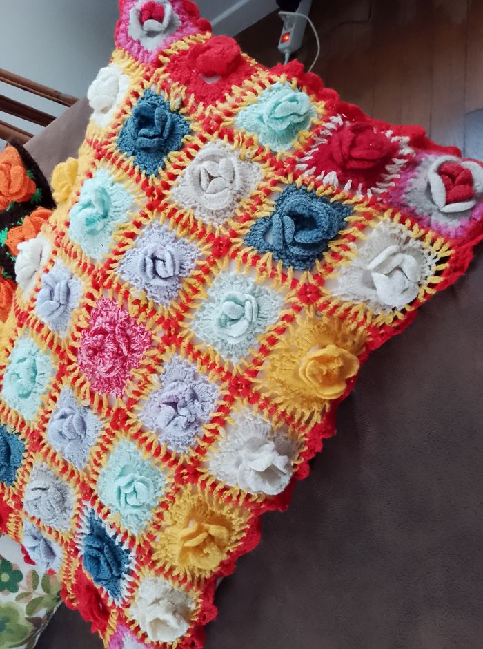 Coussin décoratif granny vintage 70's - photo numéro 3