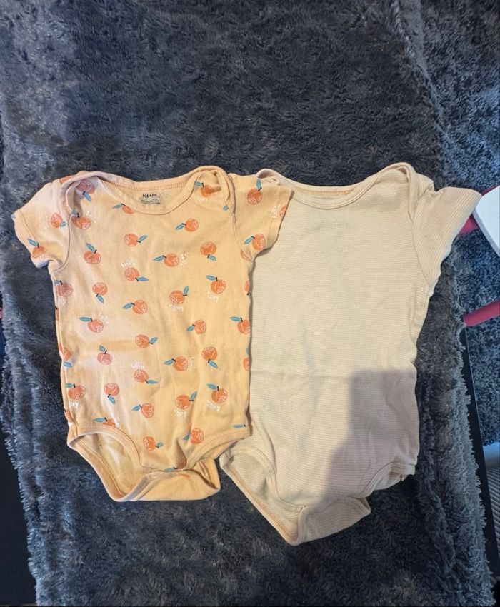 Lot de 2 bodies manche courte KIABI - 24 mois - photo numéro 1