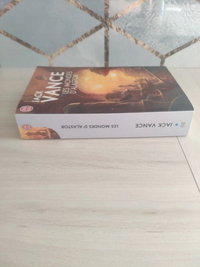 Livre poche science fiction les mondes d'Alastor Jack Vance - photo numéro 5