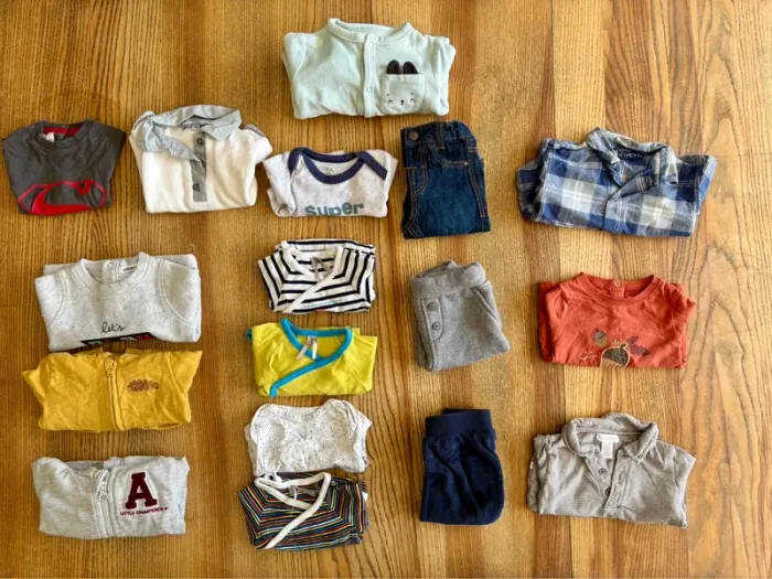 Lot de 17 vêtements taille 3 mois