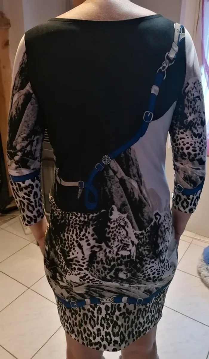 Robe dessin tigre T 38 - photo numéro 2