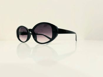 Lunette de soleil femme ovale noire verres dégradés uvprotection catégorie 3