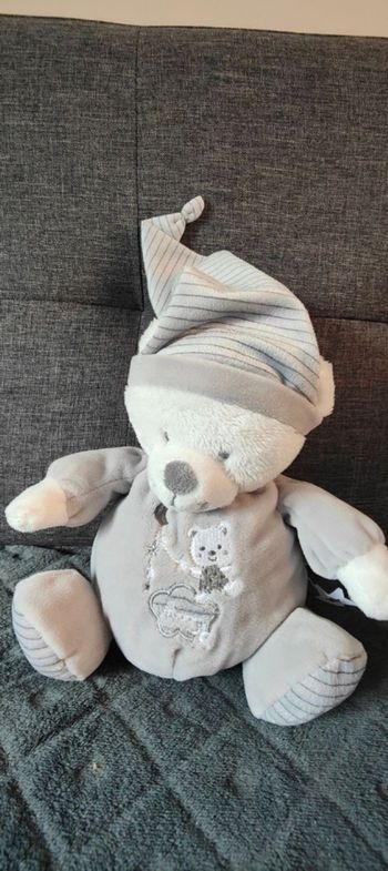 Ours gris avec bonnet max and sax