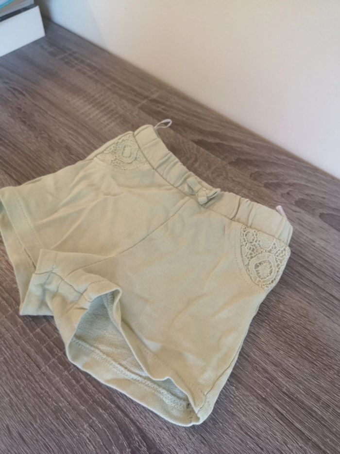 Short C&A en vert clair 2 ans - photo numéro 2