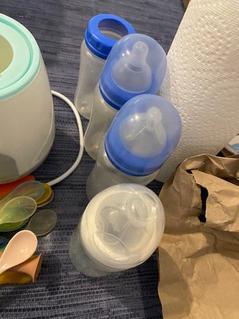 Chauffe biberons + biberons+ tasse apprentissage et cuillères