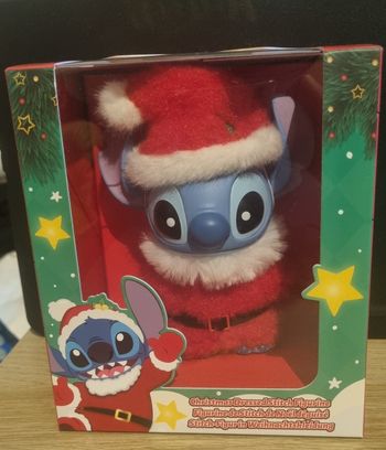 Figurine stitch déguisé en père Noël