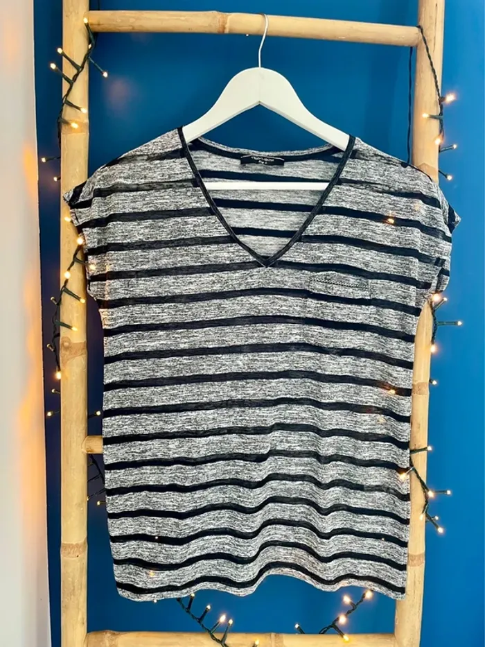 🌟 Tee-shirt rayé en taille 0 de Teddy Smith