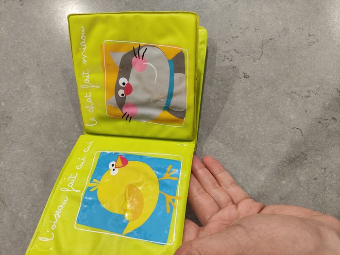 Lot de 4 livres plastifiés bébé – Thème animaux – Très bon état - photo numéro 2