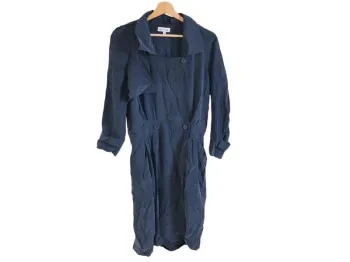 C62 robe marine Lacoste 38