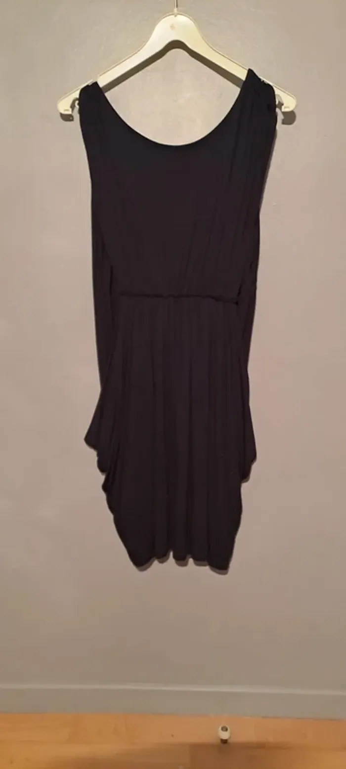 Robe noire manches courtes - Marque Kiabi Woman - Taille 42 - Très bon état. - photo numéro 11