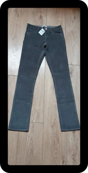 Pantalon slim okaidi en velours 14 ans neuf jamais porté