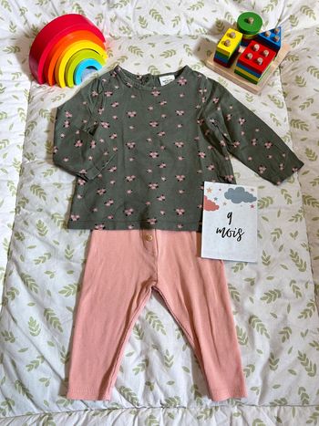 ensemble teeshirt manches longues fleuri kaki et rose tape à l'oeil et legging rose kiabi 9 mois