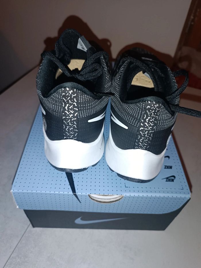 Baskets Nike taille 40 - photo numéro 4